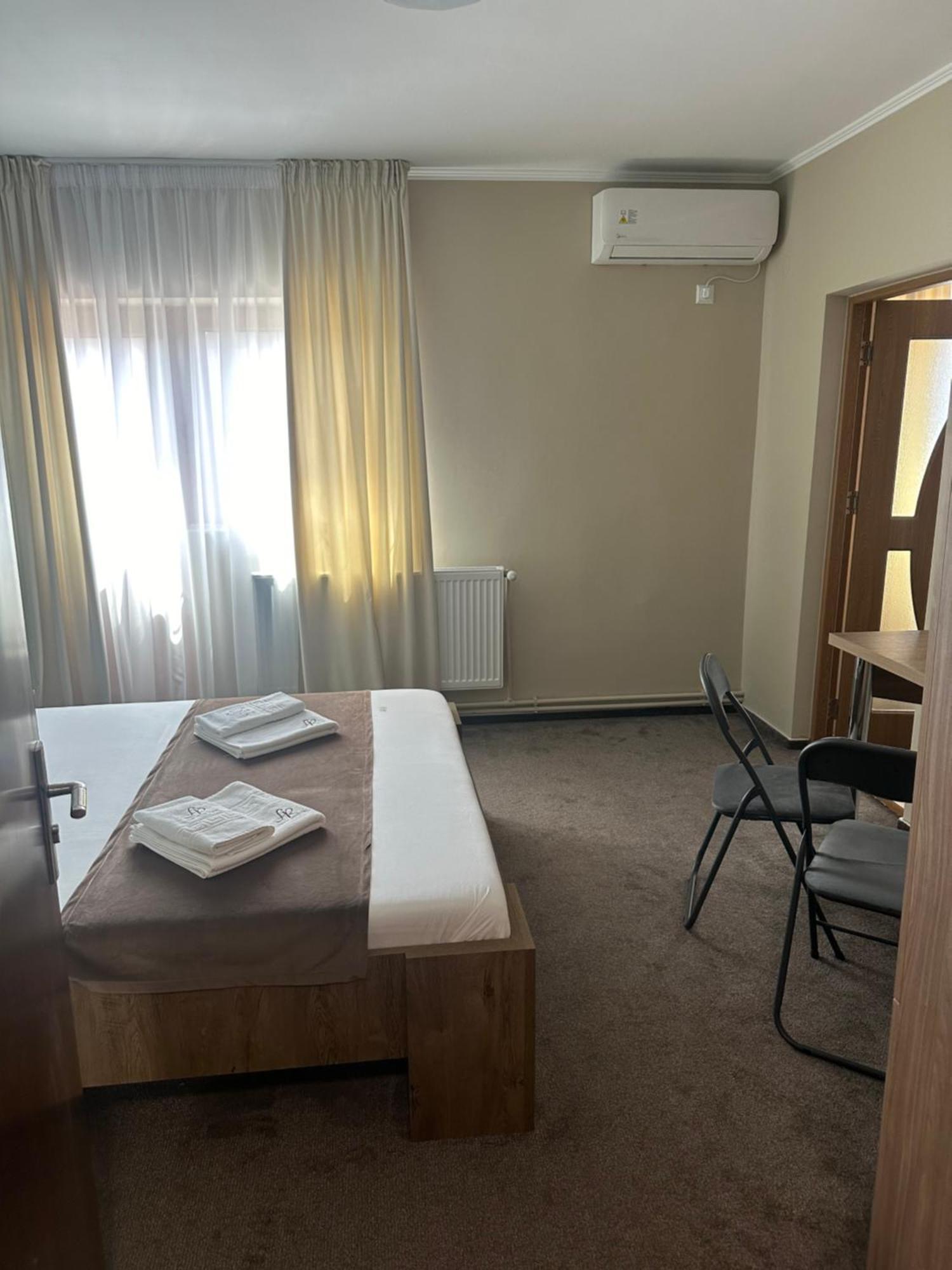 Freedom&Relax Hotel Buzau Ngoại thất bức ảnh