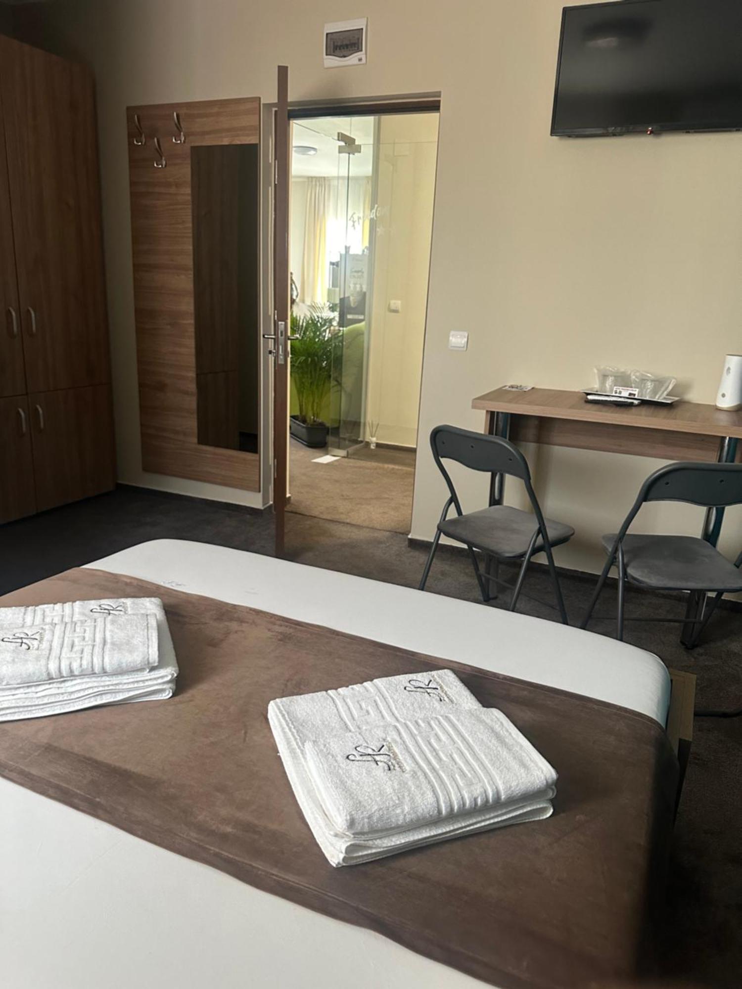 Freedom&Relax Hotel Buzau Ngoại thất bức ảnh