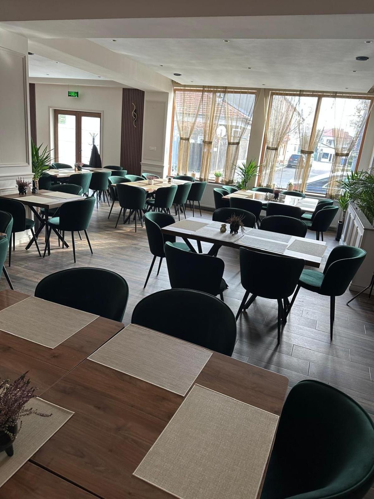 Freedom&Relax Hotel Buzau Ngoại thất bức ảnh